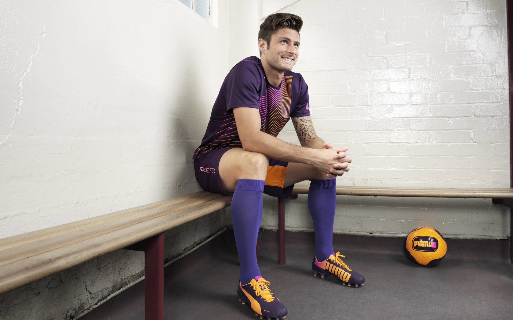 训练引入高科技监测设备实时反馈提升训练质量与精准度，训练检测